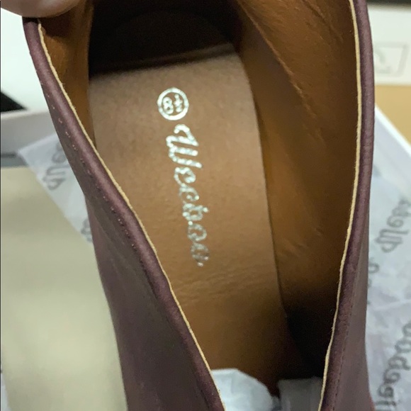 Wine V cut block heel - Picture 7 of 7